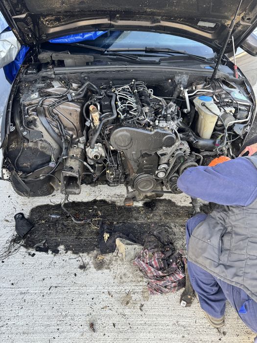 Se vinde motor audi a4b8