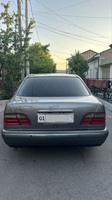 Мерседес Бенц 210