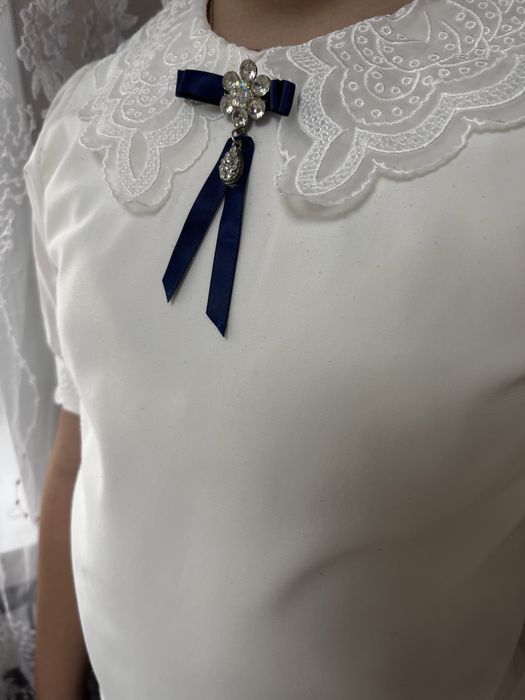 Продам школьную блузку размер 140