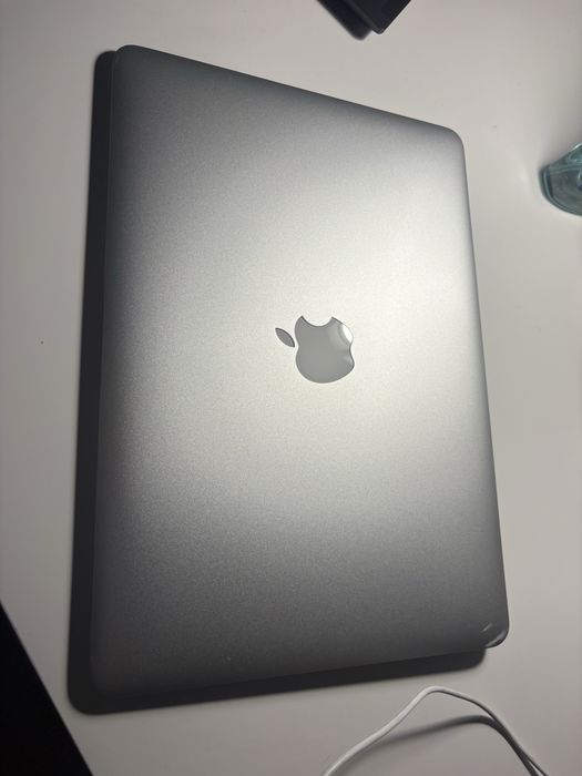 Apple MacBook Air 13 + зарядно