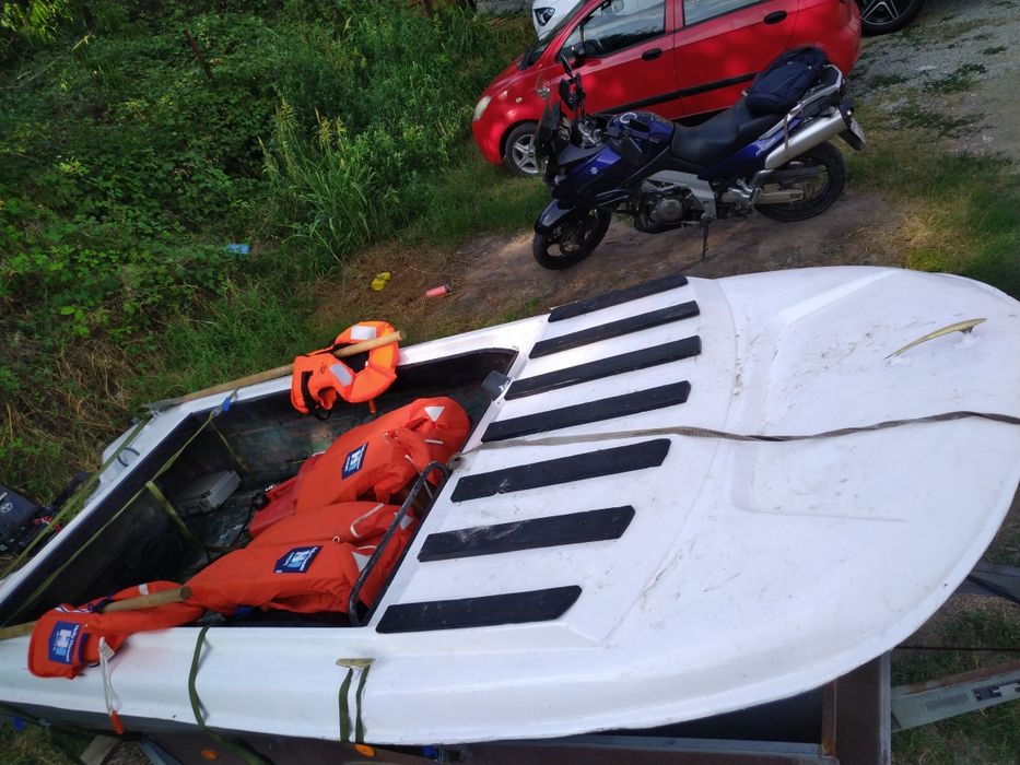 Barcä fibra de sticla cu motor Tohatsu 5 Cp