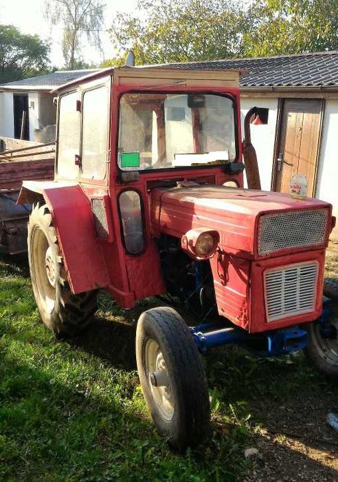 Tractor U 445 cu 2 manete și 5 utilaje