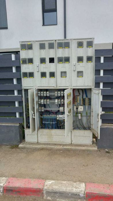 Electrician servicii