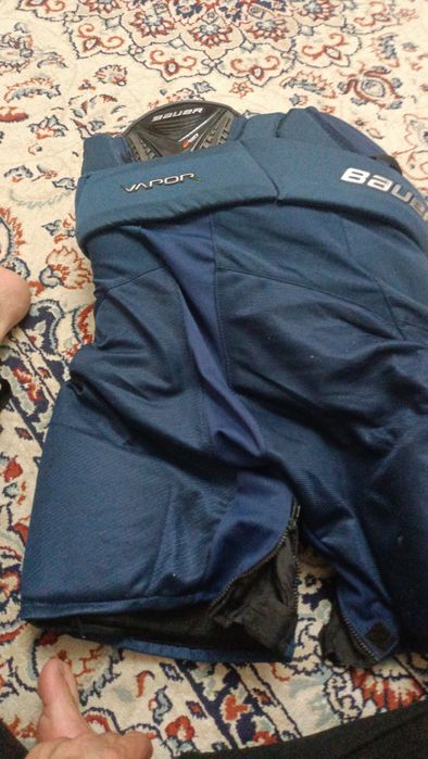 Хоккейные шорты.