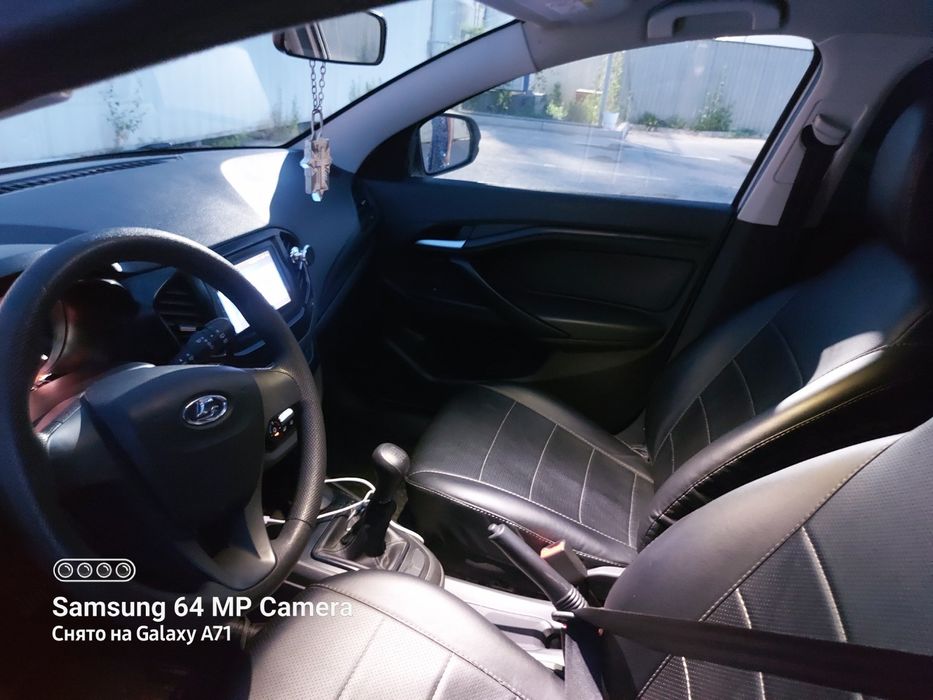 Лада Vesta универсал 2020 года.