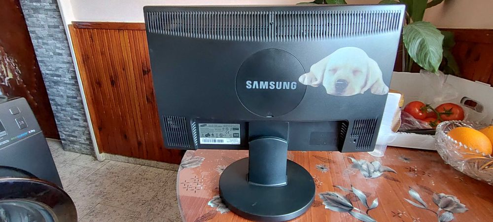 Монитор samsung 22" 1280x720p