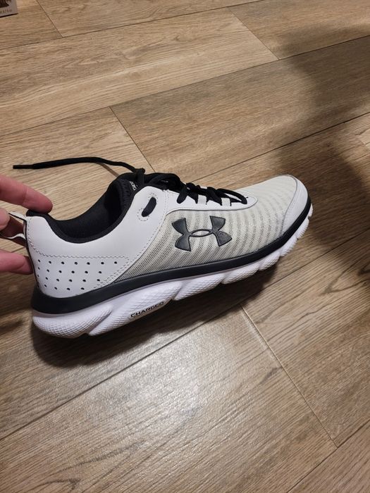 Adidasi Under Armour