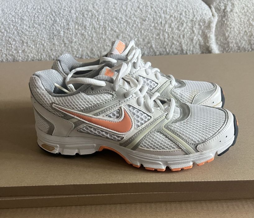 НОВИ маратонки NIKE