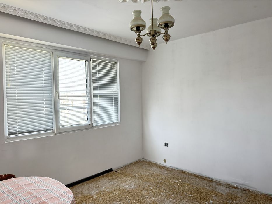 Продава апартамент три стаи и кухня в гр. Казанлък