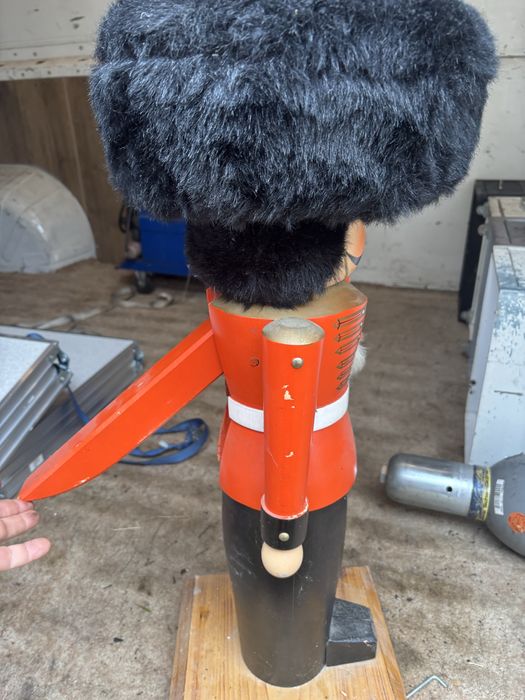 Spargator de nuci  varianta taburet