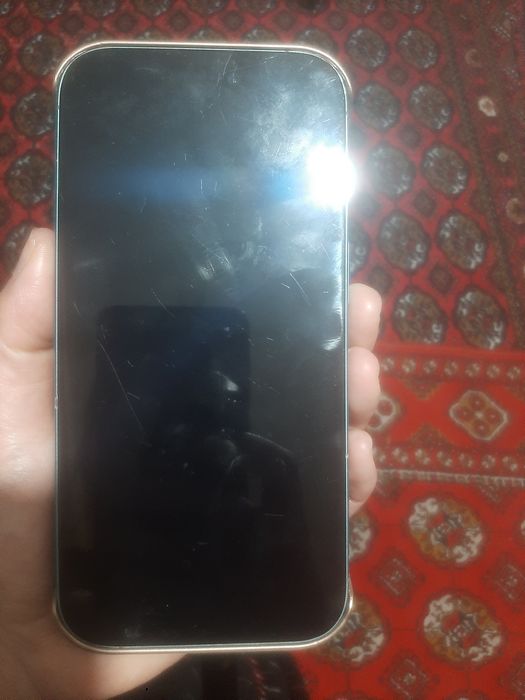 Iphone 16 sotiladi yomkst 92 ustida ozgina kirchiklari bor baxosi 700s