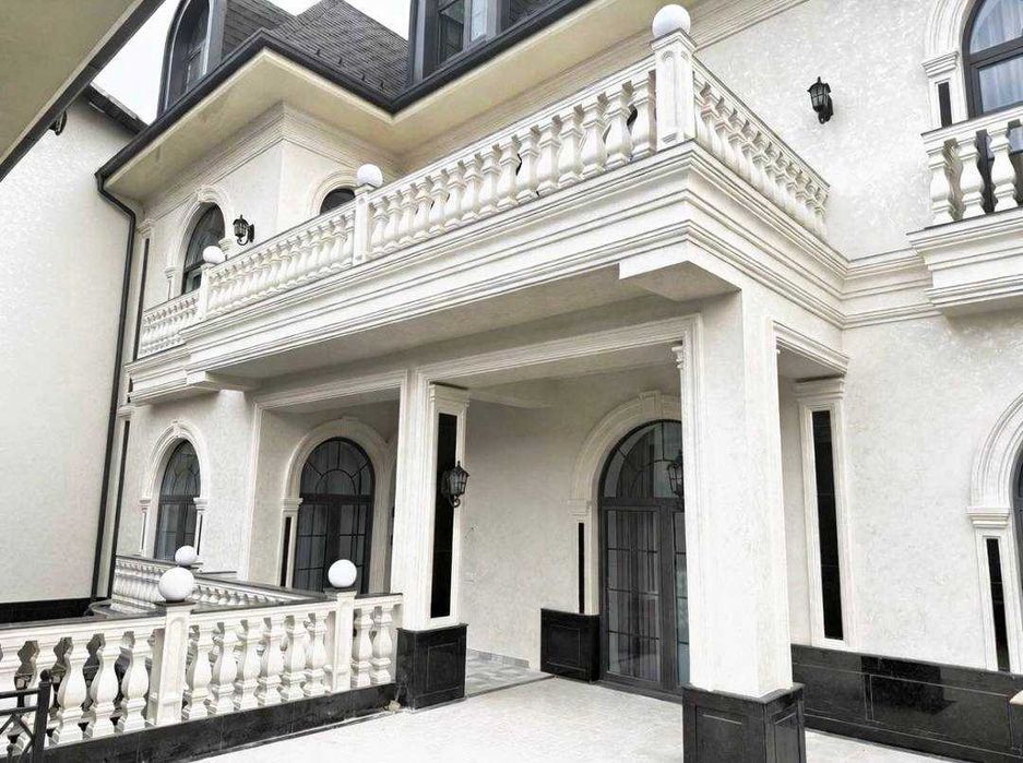 Продаётся Дом Центр Луначарского  выполнен в классическом стиле 900 кв