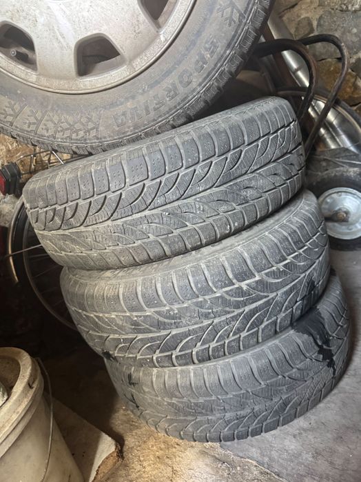 Зимни гуми с джанти 15-ки 4 броя