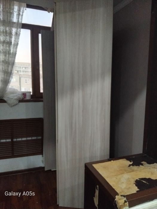 Прадается Белыи шкаф