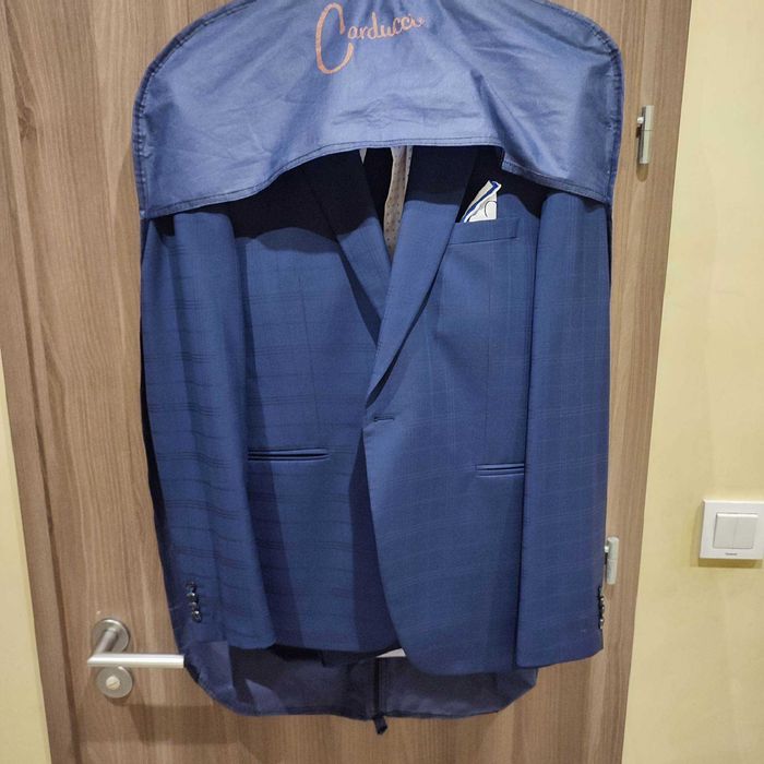 Абитуриентски костюм на Carducci