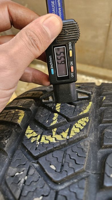 2бр гуми 215 60 16 пирели