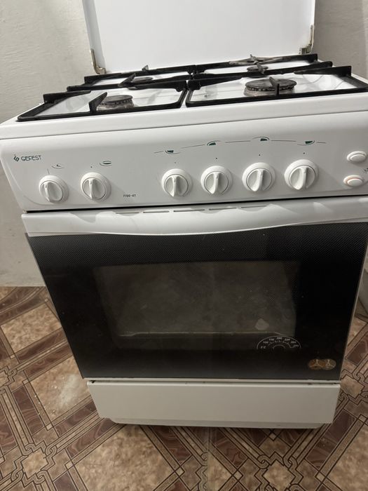Продам газ плиту