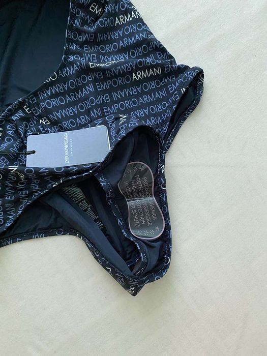 Emporio Armani оригинален бански