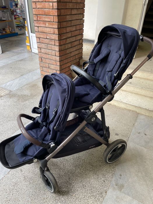 Количка за близнаци