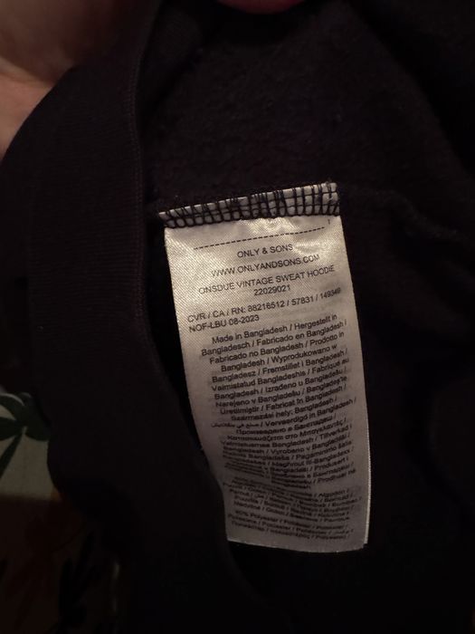 Vand hanorac stare foarte buna, aproape nou