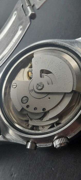 Model deosebit, inel in jurul cristalului fațetat in 12 laturi