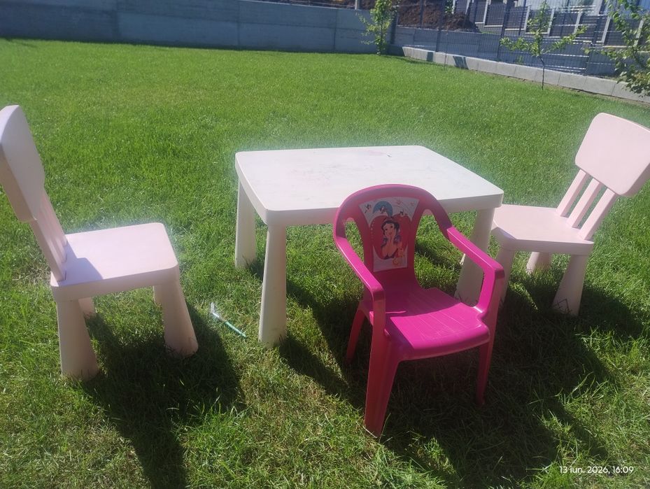 Masa Ikea Mammut copii plus 3 scaune