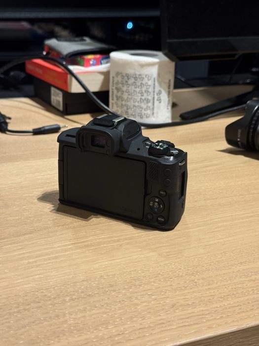 Canon m50 с 3 обектива, трипод, чанти и светкавица