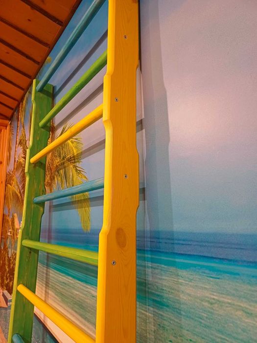 Дървена шведска стена