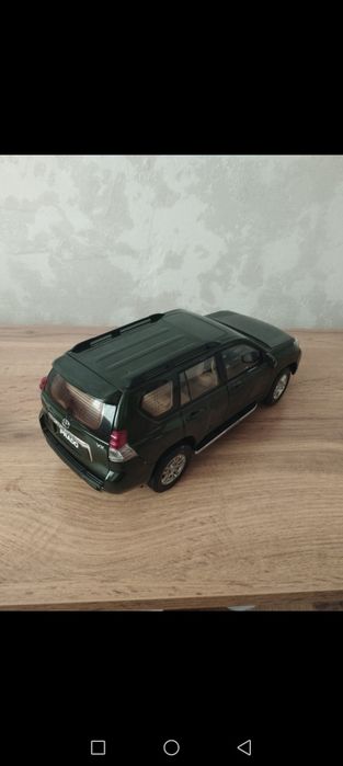 Модель машины Toyota land kruiser prada
