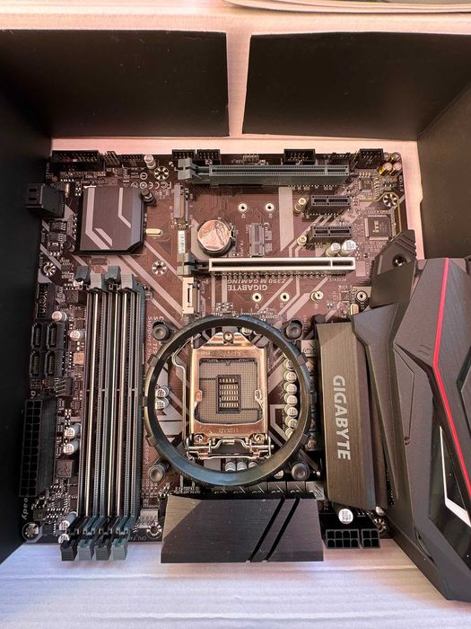 Placa de Baza Gigabyte Z390 M Gaming, Full Set Original [Overclocking Support]