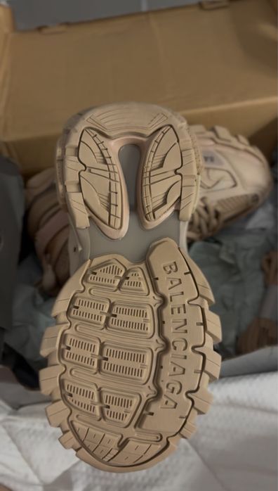 Balenciaga track crem