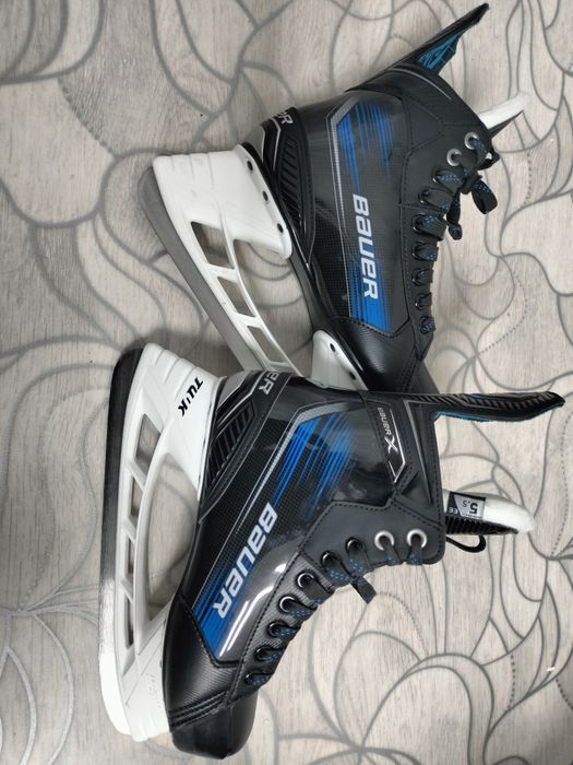 Хоккейные коньки