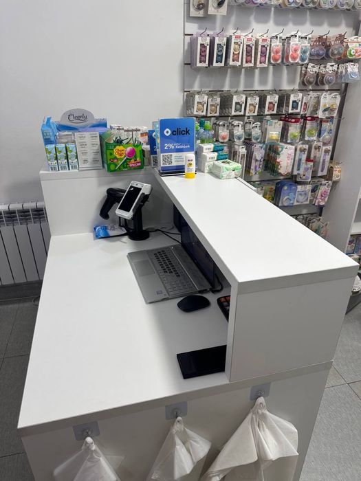 Kassoviy stol, magazin uchun kassa stoli