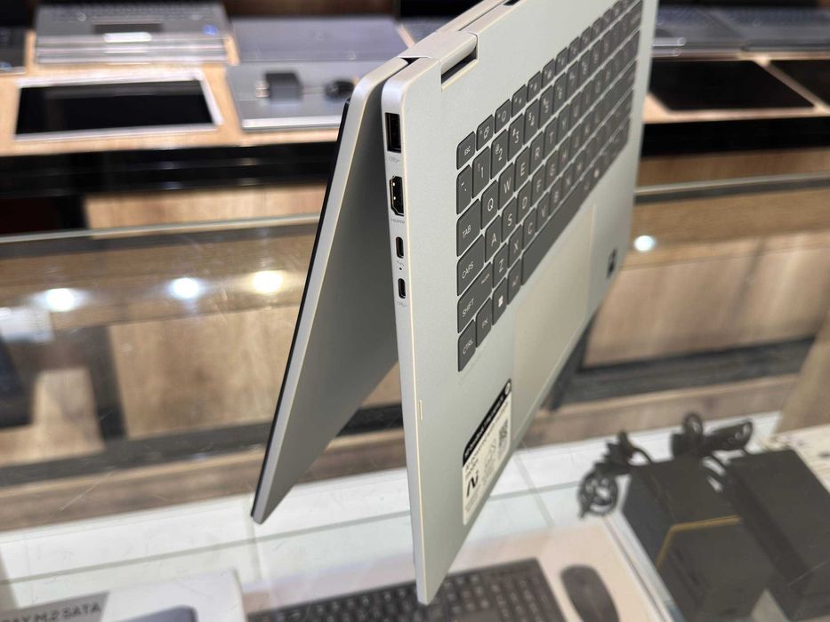 Hp OmniBook 7 Flip 16" 2.8K OLED tauch Ultra 7 256V RAM 16 Gb 8533 1TB