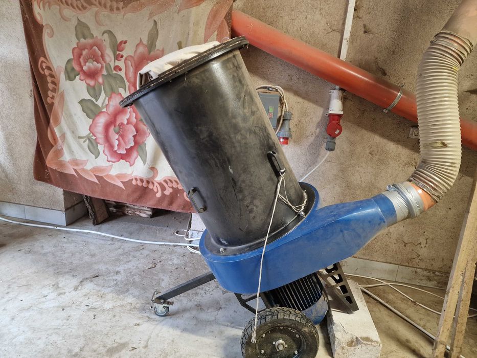 Tocător baloți DR-1000   18.5 kw cu doua site