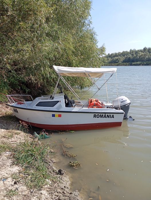 Barca cabinata cu motor 20 cp 4t