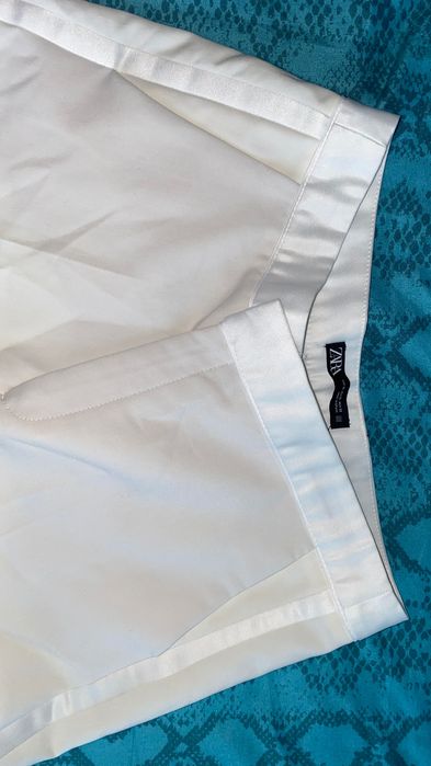 Pantaloni Zara de costum combinati cu satin