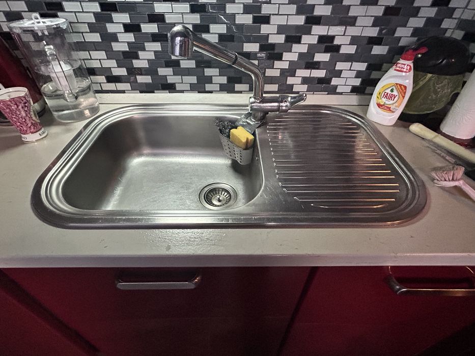 Продавам кухненска мивка със смесител инокс