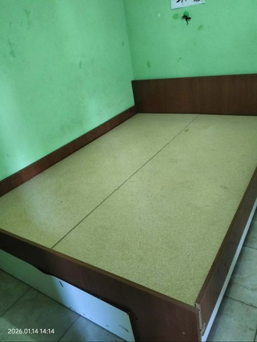 Vând pat 140x200 cu saltea