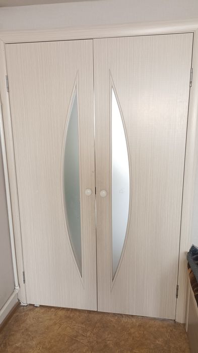 Продам меж комнатные двери