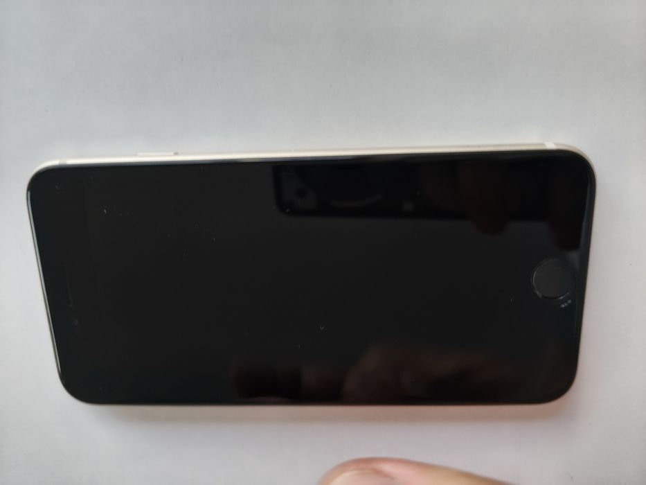 iPhone SE 2022 64gb 93% battery health