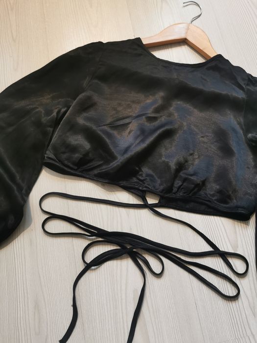 Crop top cu șnur Zara