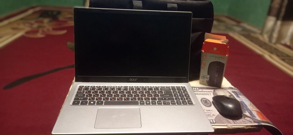 Noutbuk zoʻr ofisni ishlar uchun