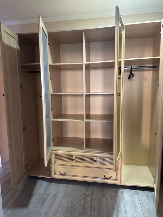 продается шкаф и камод