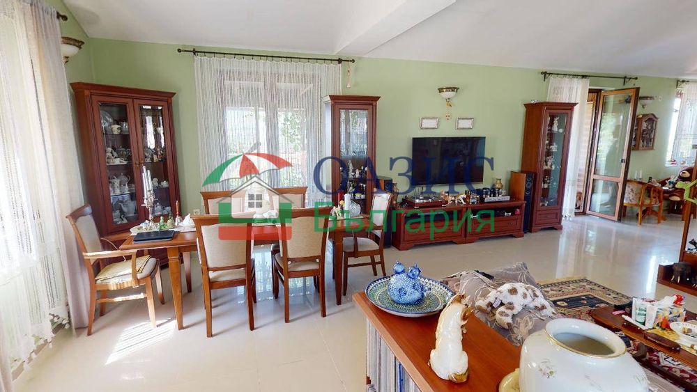 Къща с 4 спални 264 кв.м., в село. Кошарица, България, 385 000 евро
