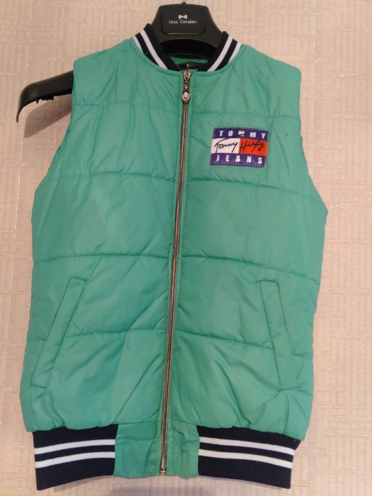 Продам безрукавка для девочек