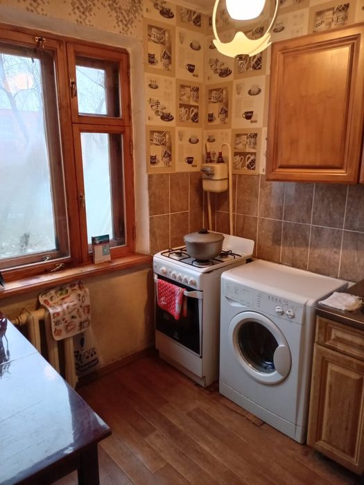 Продам 2хком квартиру район 8 школы.