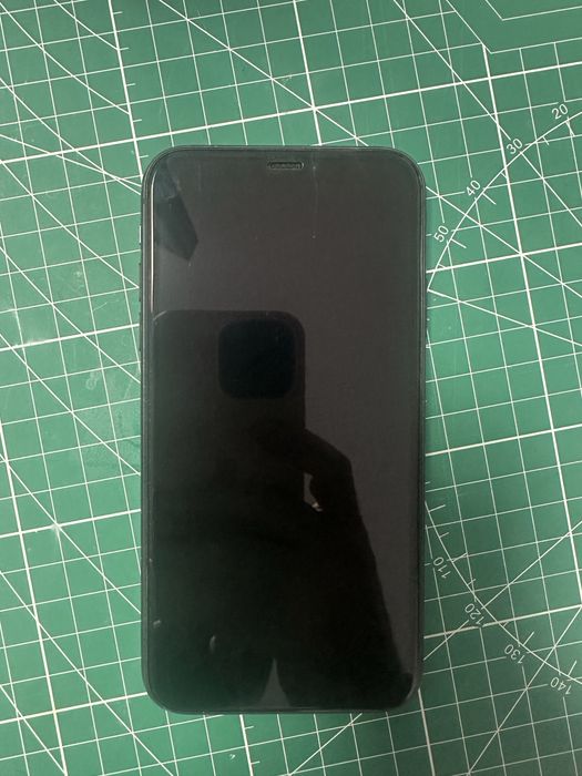 iPhone 11 cu 64Gb memorie stocare si cu toate accesoriile incluse