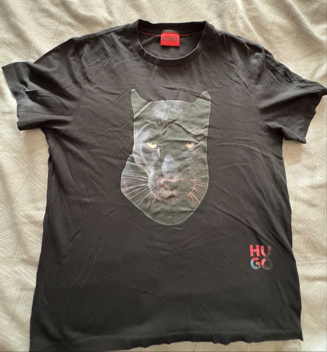 Тениски на HUGO, Karl , Asos, Gucci, Dsquared2