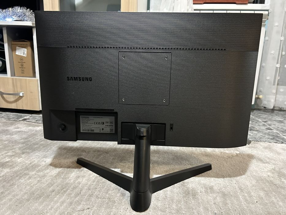 Нов монитор Samsung